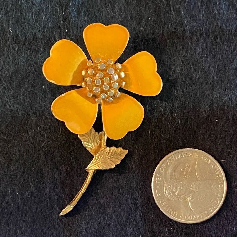 Vintage Enamel flower Pin